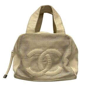 Auth CHANEL - Beige Calfskin Leather Handbag